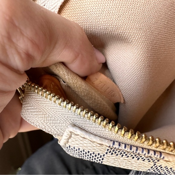 LOUIS VUITTON 
Damier Azur Eva Clutch - Picture 3 of 11